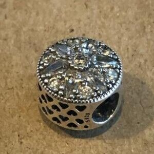 PANDORA RADIANT BLOOM CHARM